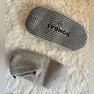 Bombas Women's Gripper Slipper NWT Taupe Medium